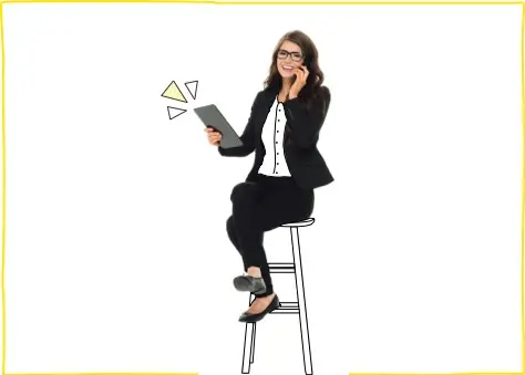 MASMOVIL Mujer sentada hablando por telefono